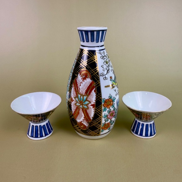 Vintage OMC Imari-Style Japanese Sake Set | Carafe & 2 Cups | Hand-Painted - Picture 6 of 11
